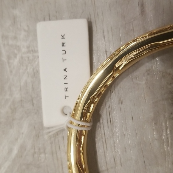 💕TRINA TURK💕 Textured Gold Bangle Bracelet NWT - Picture 3 of 11